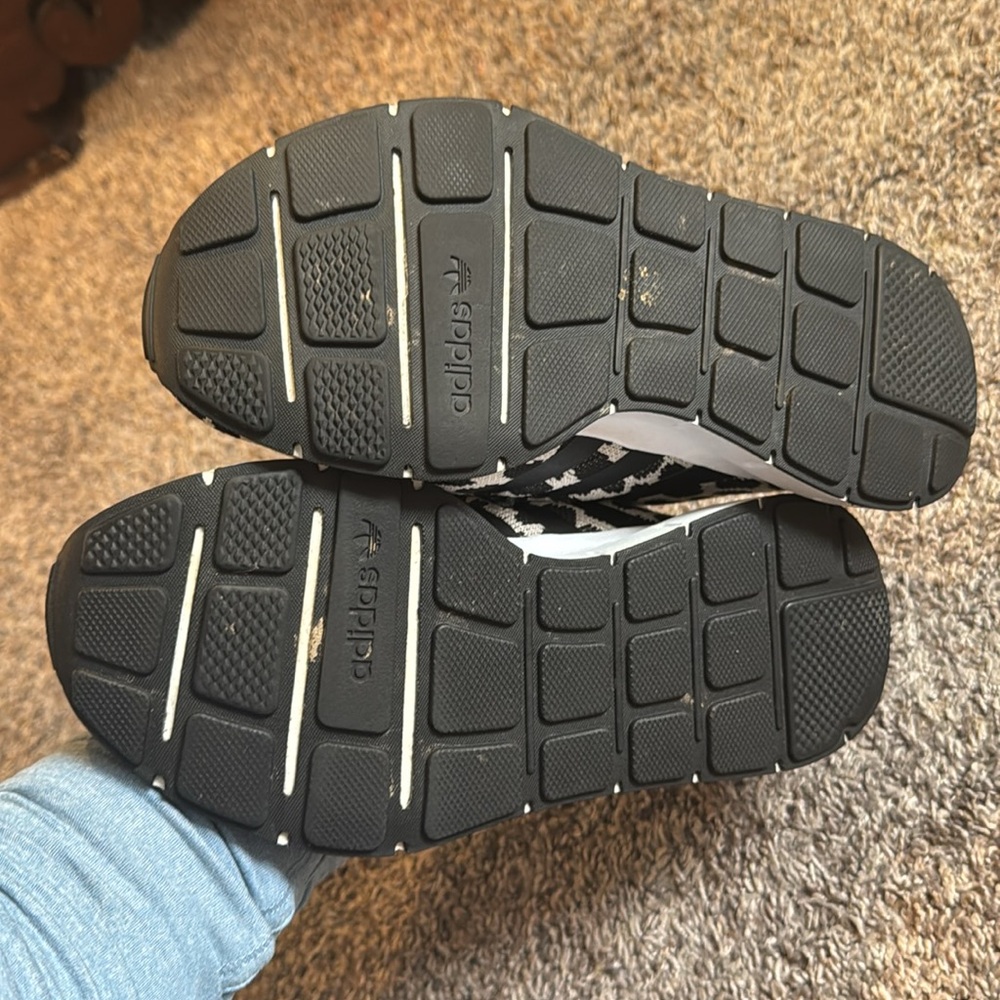 7.5 Woman’s Adidas Black and White Cheetah Leopard Patterned Sneakers - Picture 9 of 12